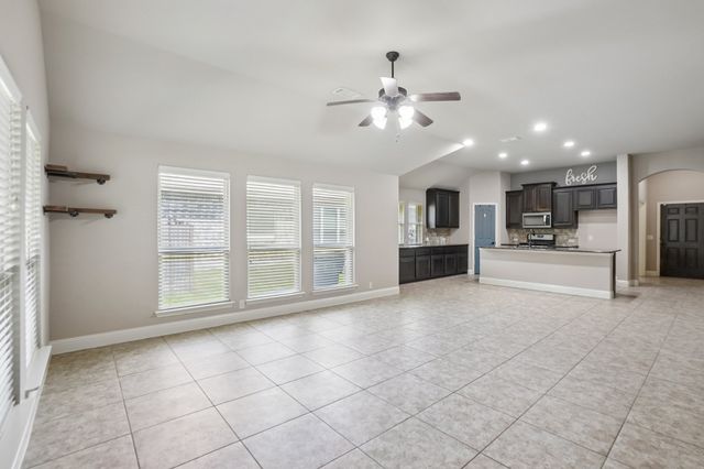 1075 Carpenter Court, Lavon, TX 75166