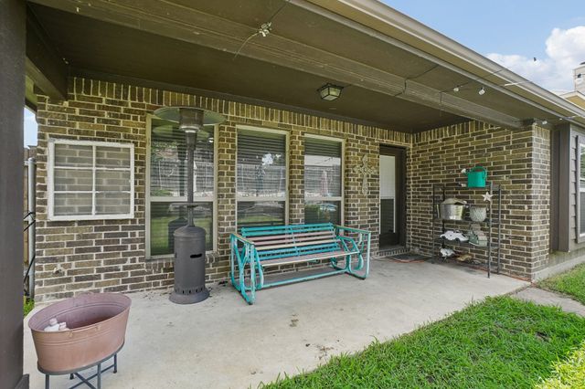 1075 Carpenter Court, Lavon, TX 75166