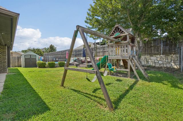 1075 Carpenter Court, Lavon, TX 75166