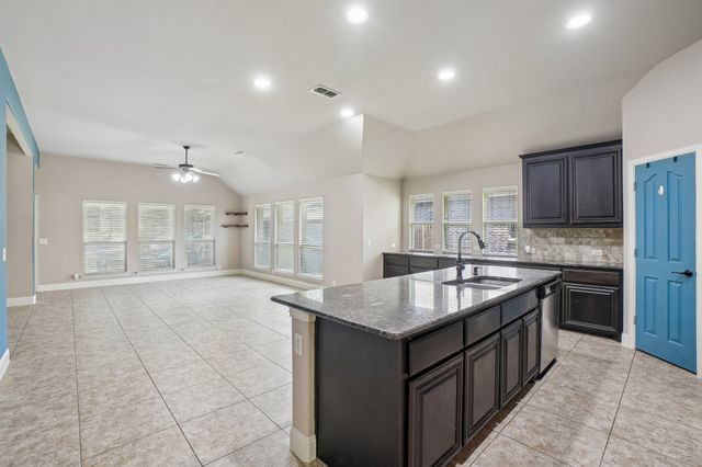 1075 Carpenter Court, Lavon, TX 75166