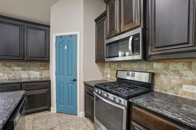 1075 Carpenter Court, Lavon, TX 75166