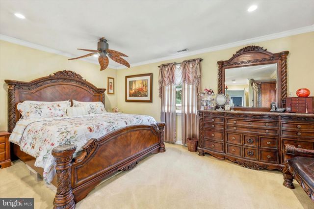 4 BUNKER HILL RD, Sewell, NJ 08080