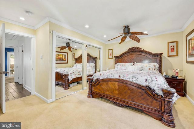 4 BUNKER HILL RD, Sewell, NJ 08080