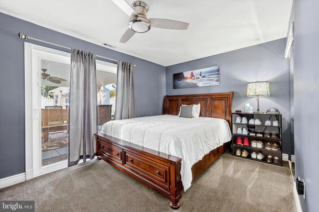 4 BUNKER HILL RD, Sewell, NJ 08080