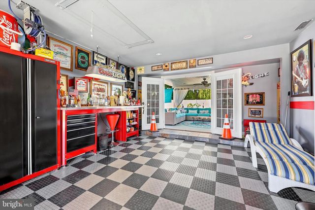 4 BUNKER HILL RD, Sewell, NJ 08080