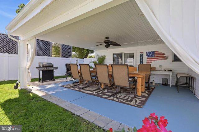 4 BUNKER HILL RD, Sewell, NJ 08080