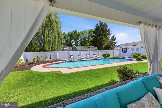 4 BUNKER HILL RD, Sewell, NJ 08080