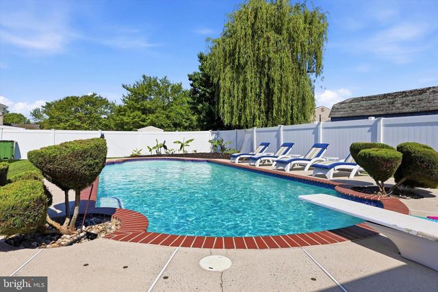 4 BUNKER HILL RD, Sewell, NJ 08080