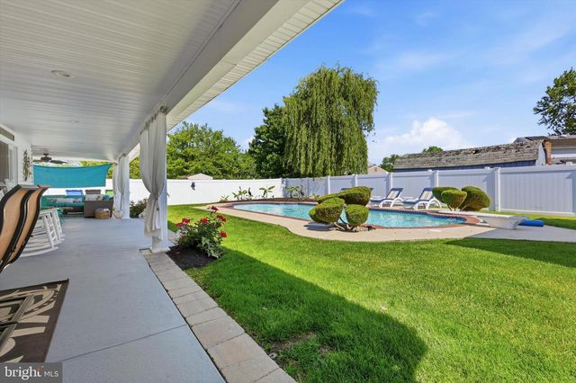 4 BUNKER HILL RD, Sewell, NJ 08080