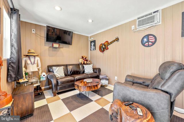 4 BUNKER HILL RD, Sewell, NJ 08080