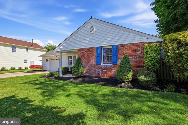4 BUNKER HILL RD, Sewell, NJ 08080