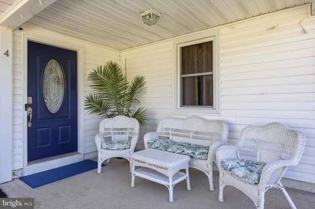4 BUNKER HILL RD, Sewell, NJ 08080