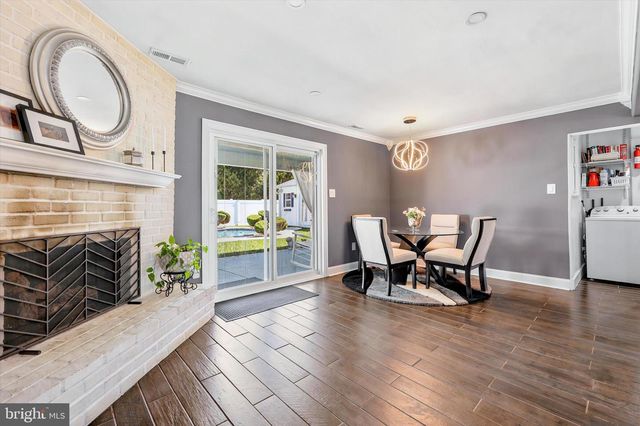 4 BUNKER HILL RD, Sewell, NJ 08080