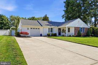 4 BUNKER HILL RD, Sewell, NJ 08080