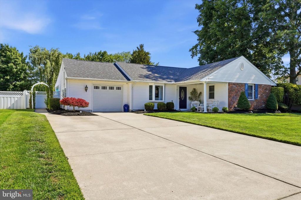 4 BUNKER HILL RD, Sewell, NJ 08080