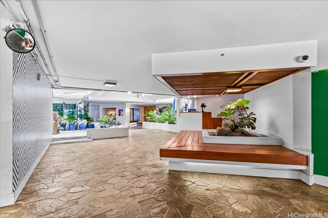2463 Kuhio Avenue 810, Honolulu, HI 96815