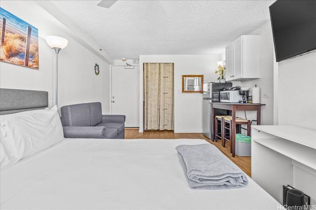 2463 Kuhio Avenue 810, Honolulu, HI 96815