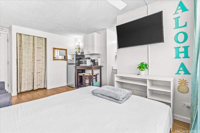 2463 Kuhio Avenue 810, Honolulu, HI 96815