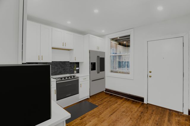 4339 W Monroe Street, Chicago, IL 60624