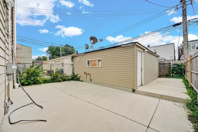 4339 W Monroe Street, Chicago, IL 60624