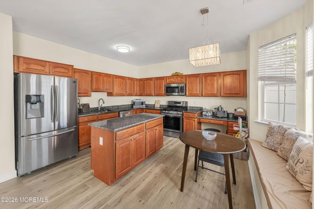 41 Tall Oaks Court, Old Bridge, NJ 08857