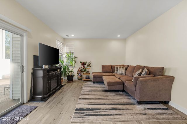 41 Tall Oaks Court, Old Bridge, NJ 08857