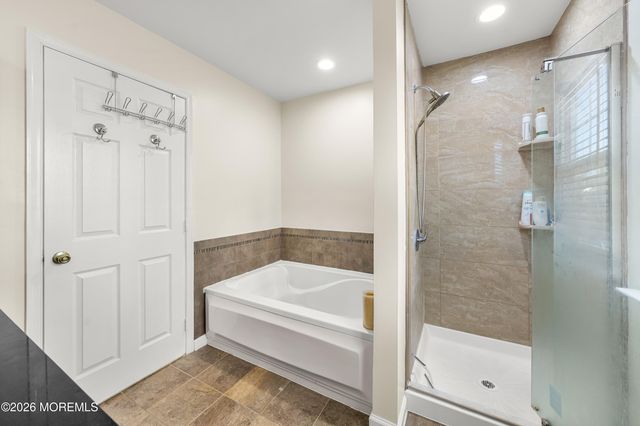 41 Tall Oaks Court, Old Bridge, NJ 08857