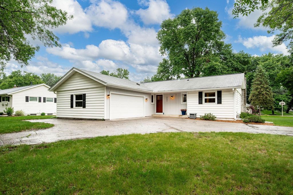 5231 Holiday Road, Minnetonka, MN 55345