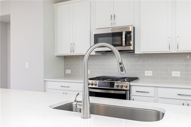 1057 Bullpen Bluffs, Lawrenceville, GA 30043