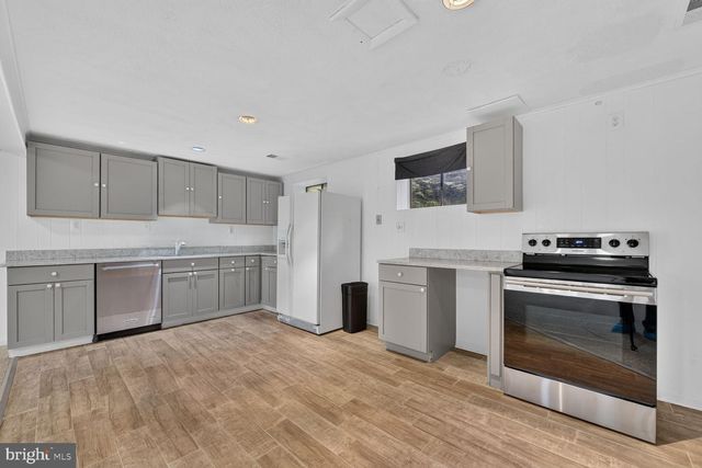10903 KNIGHTS BRIDGE CT, Reston, VA 20190