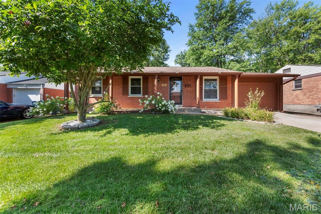 1980 Gerard Park Lane, Hazelwood, MO 63042