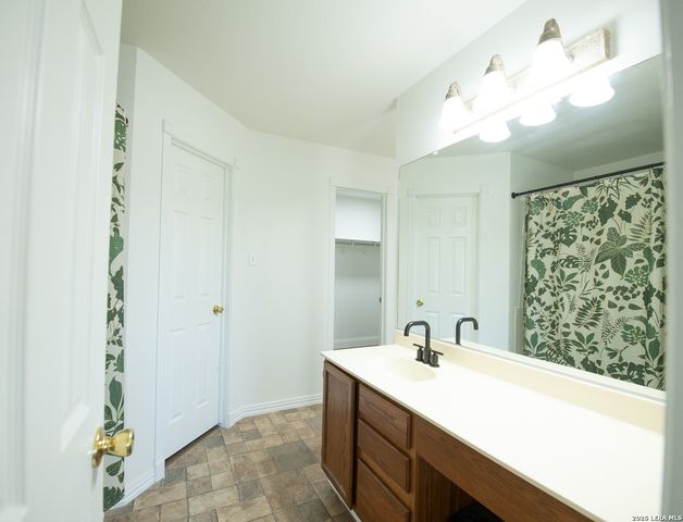 15822 Pleasant Well Drive, San Antonio, TX 78247