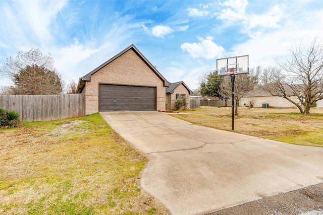 402 Ranch Road, Granbury, TX 76049