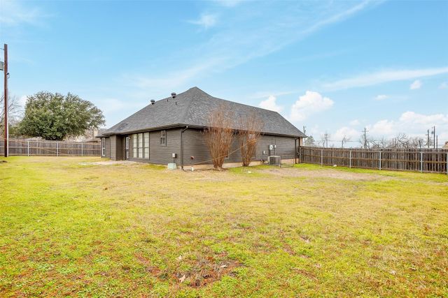 402 Ranch Road, Granbury, TX 76049