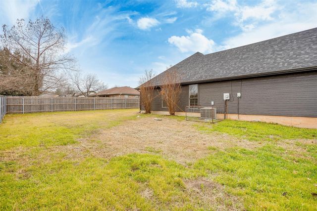 402 Ranch Road, Granbury, TX 76049