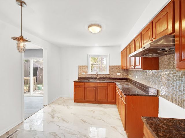 22248 KARLOV Avenue, Richton Park, IL 60471