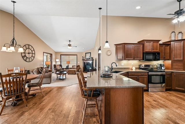 6935 Waterview Drive SW, Cedar Rapids, IA 52404