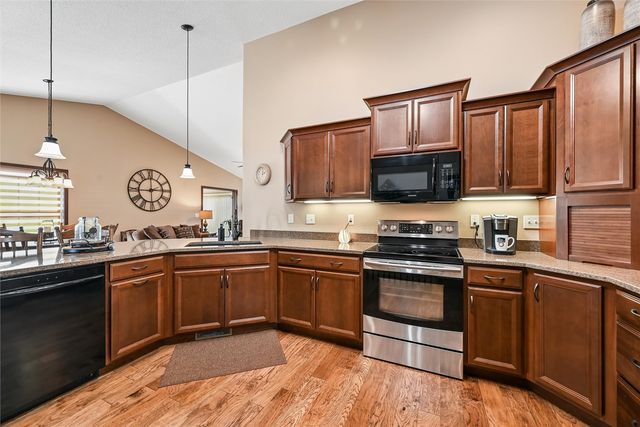 6935 Waterview Drive SW, Cedar Rapids, IA 52404