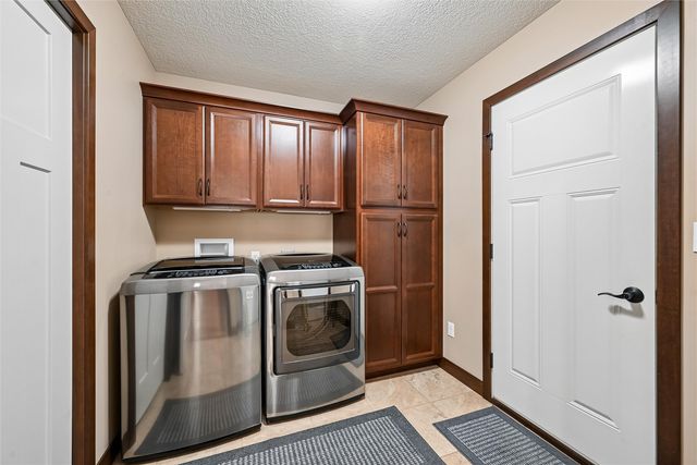 6935 Waterview Drive SW, Cedar Rapids, IA 52404