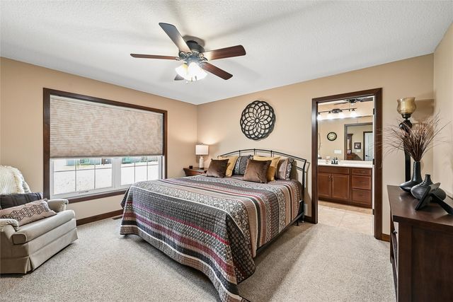 6935 Waterview Drive SW, Cedar Rapids, IA 52404