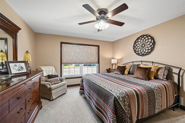 6935 Waterview Drive SW, Cedar Rapids, IA 52404