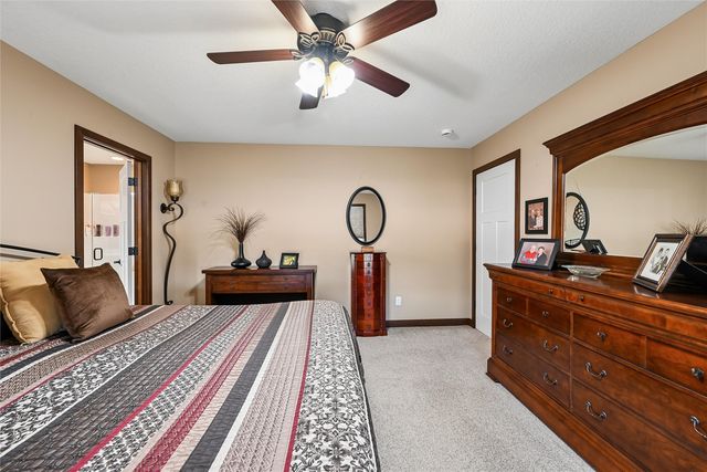 6935 Waterview Drive SW, Cedar Rapids, IA 52404