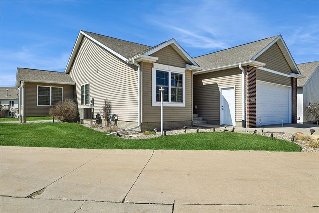 6935 Waterview Drive SW, Cedar Rapids, IA 52404