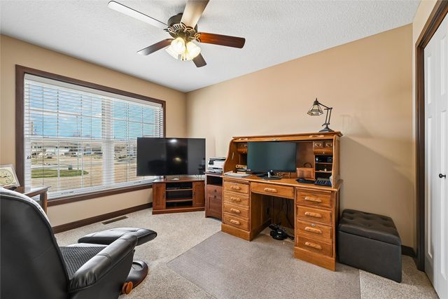 6935 Waterview Drive SW, Cedar Rapids, IA 52404