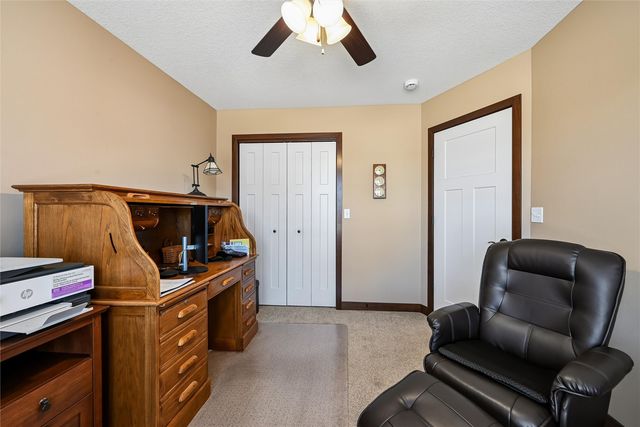 6935 Waterview Drive SW, Cedar Rapids, IA 52404