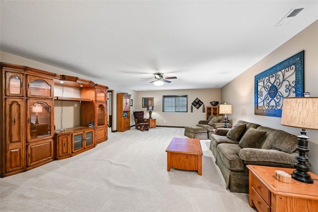 6935 Waterview Drive SW, Cedar Rapids, IA 52404