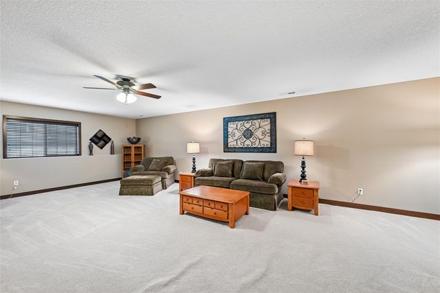 6935 Waterview Drive SW, Cedar Rapids, IA 52404