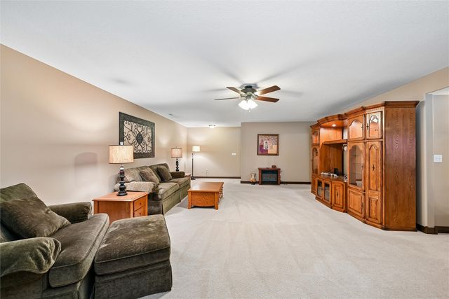 6935 Waterview Drive SW, Cedar Rapids, IA 52404