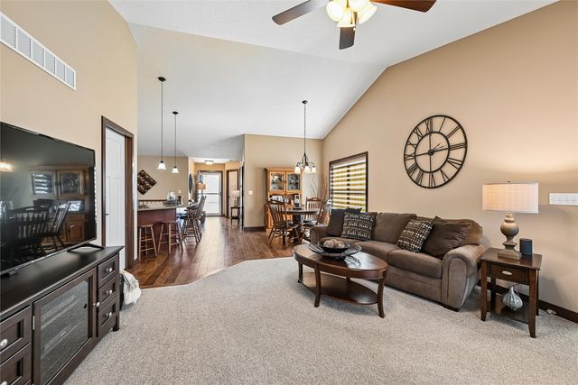 6935 Waterview Drive SW, Cedar Rapids, IA 52404