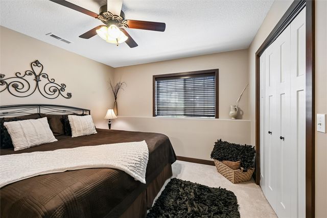 6935 Waterview Drive SW, Cedar Rapids, IA 52404